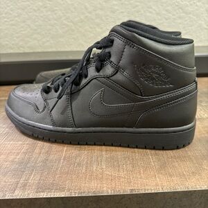 Jordan 1 Mid